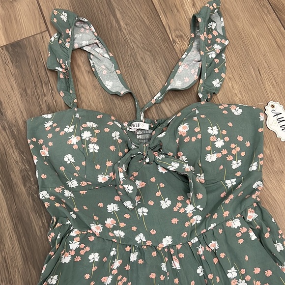 Green Flowery Romper - Picture 2 of 3